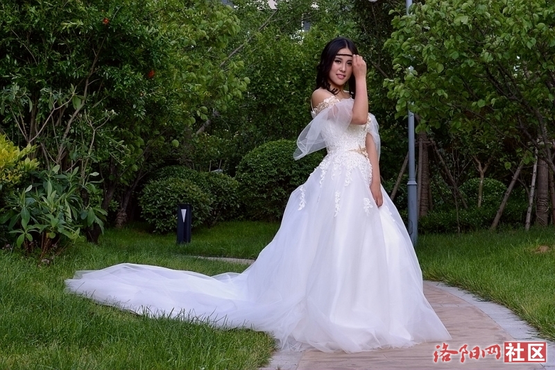 女子婚纱图片_动漫婚纱情侣头像