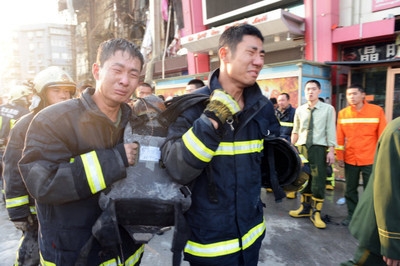 [诗歌] 向人民的消防兵敬礼--向在塘沽大火中牺牲的消防战士默哀敬礼